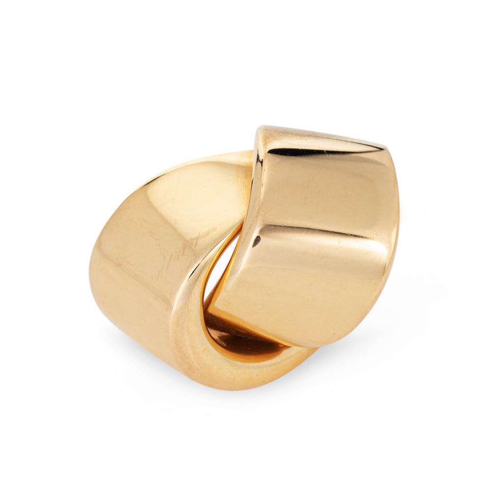 Vhernier Abbraccio ring crafted in 18k rose gold