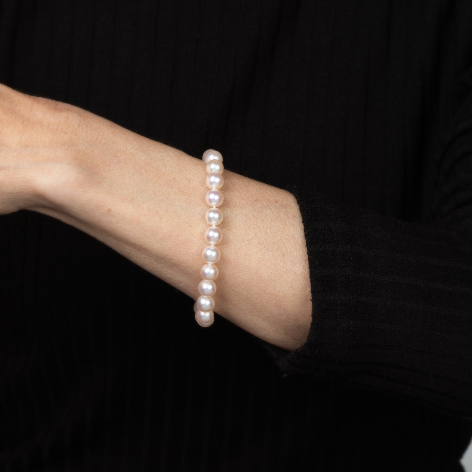 Tiffany & Co 7.5mm Pearl Bracelet Signature 18k White Gold X Clasp