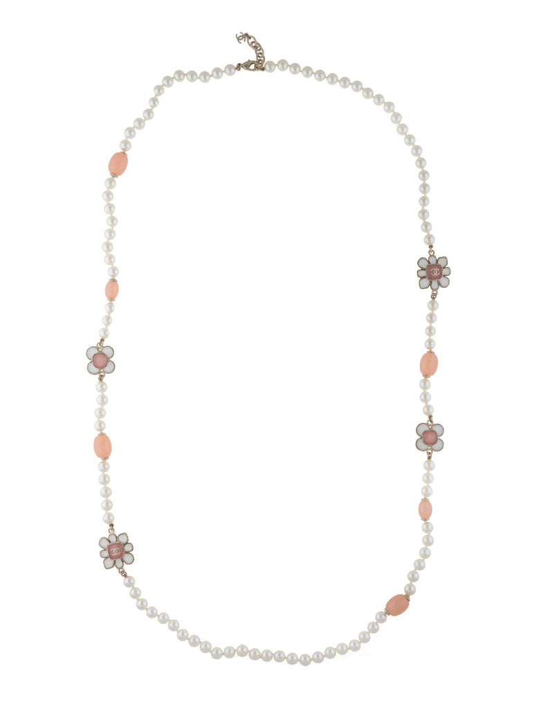 Chanel flower online pearl necklace
